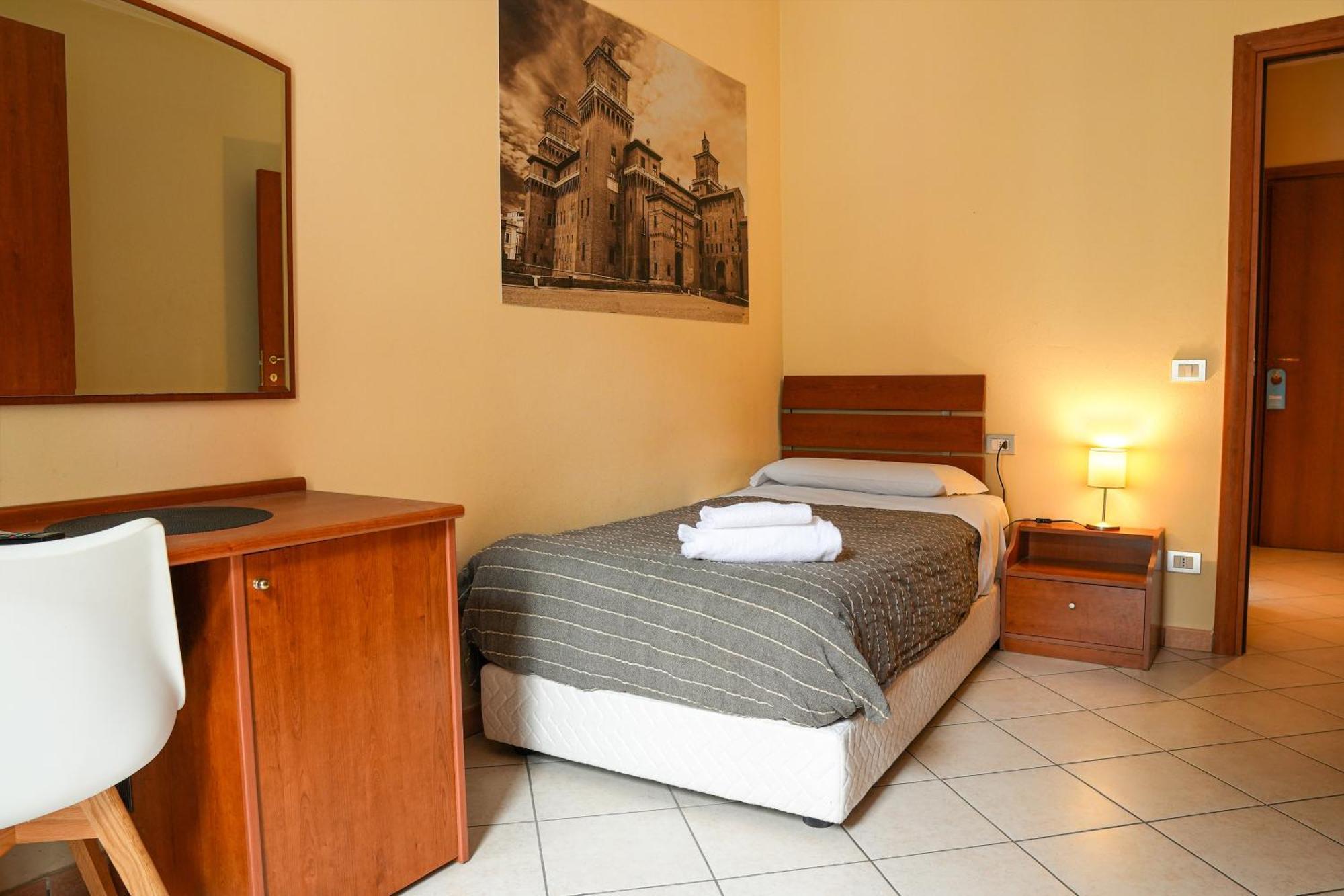 Smart Hotel Ferrara Eksteriør bilde